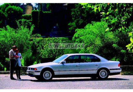 BMW 7 series 740 i A/T (sedan) - (Fotografia 3 z 5)